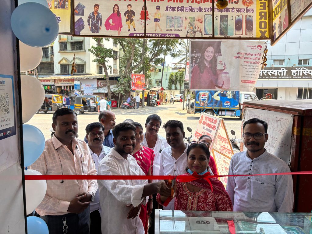 Gajanan inaugurating his mobile repair shop - Youth Pitch Fest for Community Enterprises by YUVA and HDFC Bank