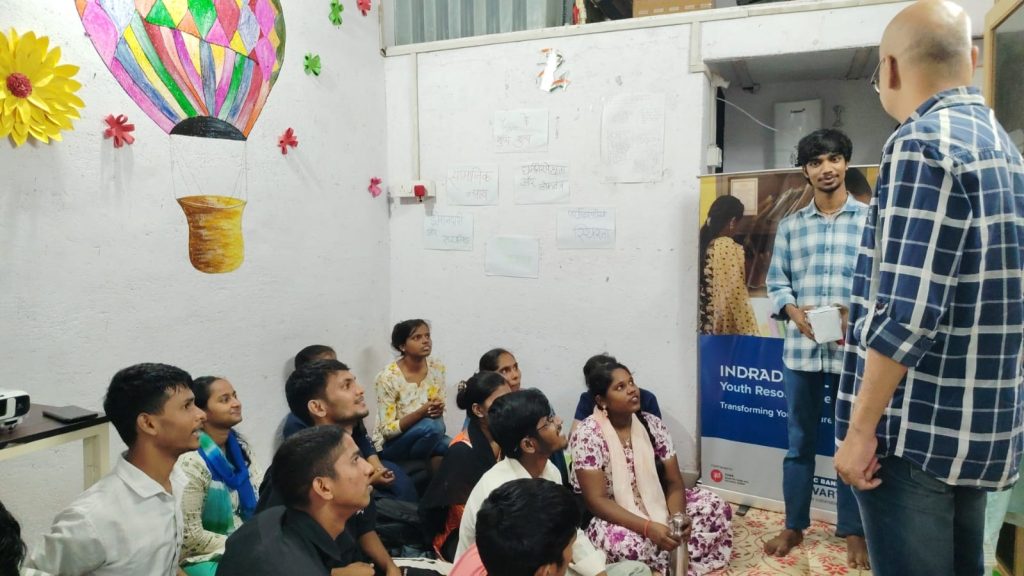 Facilitating growth: Borivali youths with HDFC volunteer - YUVA India